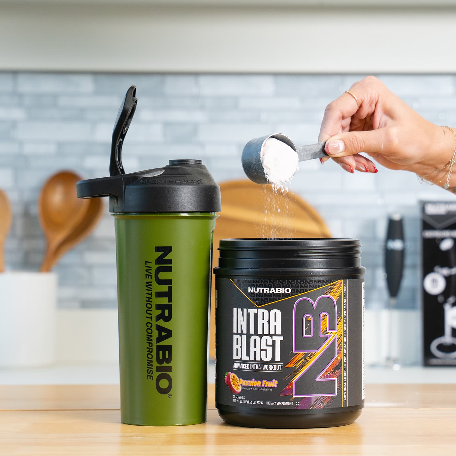 Предтренировочный комплекс NutraBio, 1.56 lb (712 g), вкус маракуйи — фото 3